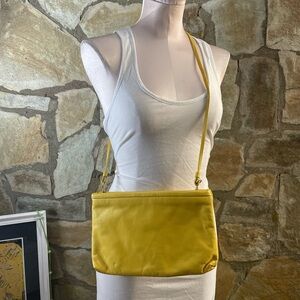 Bright yellow leather mini shoulder bag 💛 vintage Clemente Y2K purse